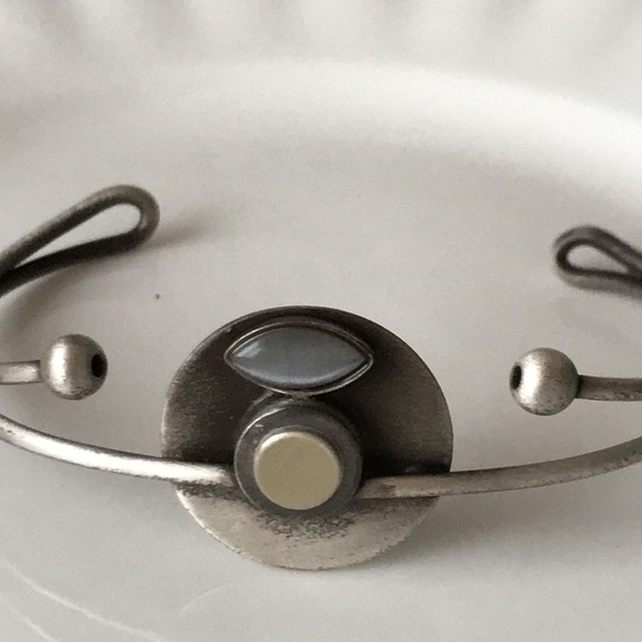 Mid Century Modernist cuff bangle - Picture 3 of 7